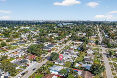 Casa en venta en Miami Gardens, Florida, 2 dormitorios, 89.37 m2 № 1992311 - foto 28