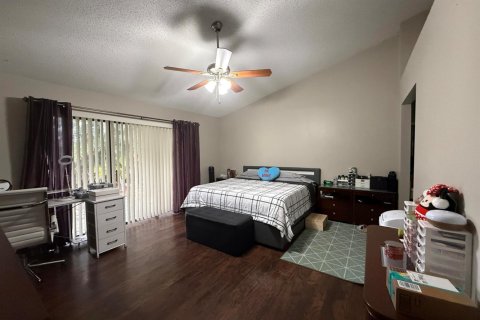House in Wellington, Florida 3 bedrooms, 161.74 sq.m. № 2249816 - photo 24