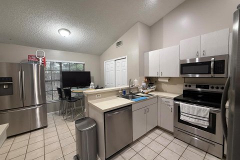 House in Wellington, Florida 3 bedrooms, 161.74 sq.m. № 2249816 - photo 12