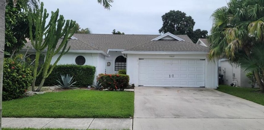 House in Wellington, Florida 3 bedrooms, 161.74 sq.m. № 2249816