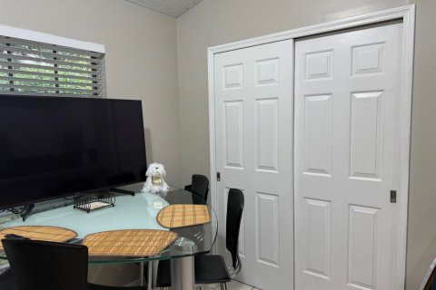 House in Wellington, Florida 3 bedrooms, 161.74 sq.m. № 2249816 - photo 16