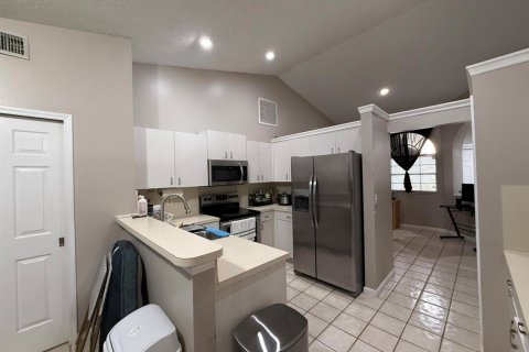 House in Wellington, Florida 3 bedrooms, 161.74 sq.m. № 2249816 - photo 14