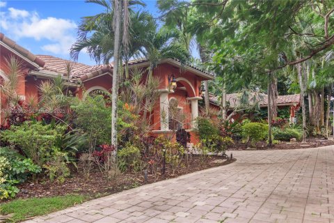 House in Pinecrest, Florida 6 bedrooms, 449.74 sq.m. № 1990672 - photo 3