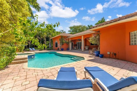 House in Pinecrest, Florida 6 bedrooms, 449.74 sq.m. № 1990672 - photo 30