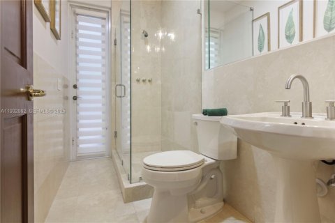 House in Pinecrest, Florida 6 bedrooms, 449.74 sq.m. № 1990672 - photo 22