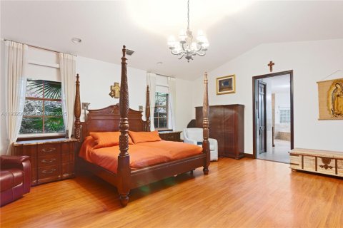 House in Pinecrest, Florida 6 bedrooms, 449.74 sq.m. № 1990672 - photo 14