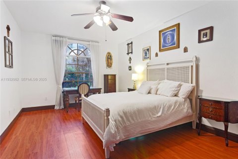 House in Pinecrest, Florida 6 bedrooms, 449.74 sq.m. № 1990672 - photo 18