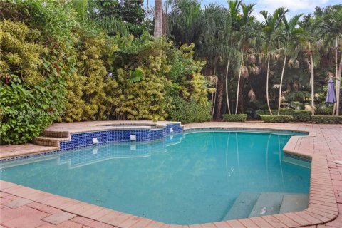 House in Pinecrest, Florida 6 bedrooms, 449.74 sq.m. № 1990672 - photo 24