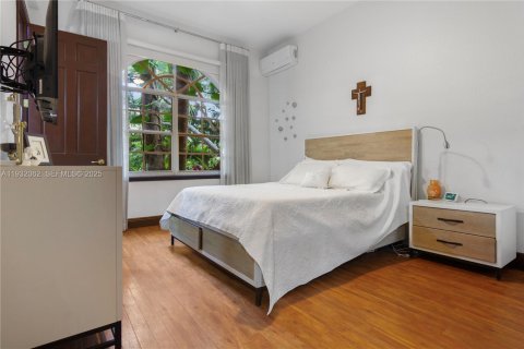 House in Pinecrest, Florida 6 bedrooms, 449.74 sq.m. № 1990672 - photo 21