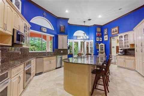 House in Pinecrest, Florida 6 bedrooms, 449.74 sq.m. № 1990672 - photo 9