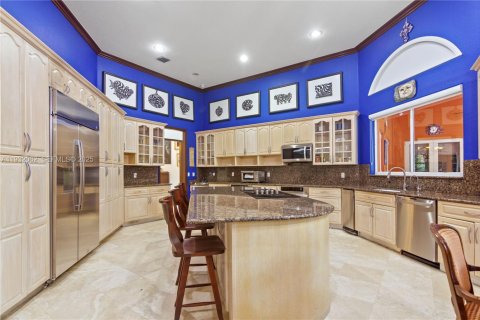 House in Pinecrest, Florida 6 bedrooms, 449.74 sq.m. № 1990672 - photo 10