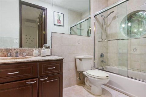 House in Pinecrest, Florida 6 bedrooms, 449.74 sq.m. № 1990672 - photo 19