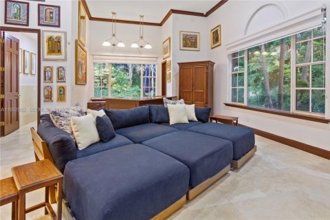 House in Pinecrest, Florida 6 bedrooms, 449.74 sq.m. № 1990672 - photo 13
