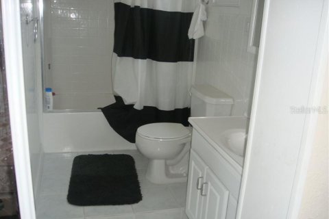 House in Tampa, Florida 2 bedrooms, 135.82 sq.m. № 2113614 - photo 9