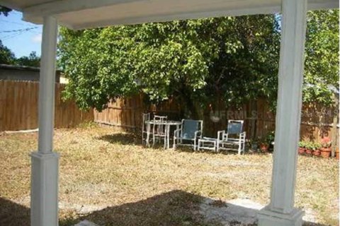 House in Tampa, Florida 2 bedrooms, 135.82 sq.m. № 2113614 - photo 11