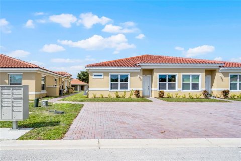 Casa en venta en Kissimmee, Florida, 3 dormitorios, 98.1 m2 № 1906336 - foto 1