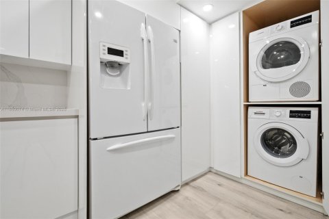 Condo in Key Biscayne, Florida, 2 bedrooms  № 1857100 - photo 13