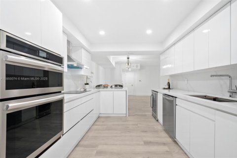 Condo in Key Biscayne, Florida, 2 bedrooms  № 1857100 - photo 12