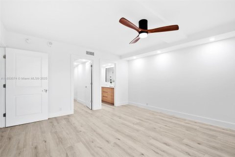 Condo in Key Biscayne, Florida, 2 bedrooms  № 1857100 - photo 29