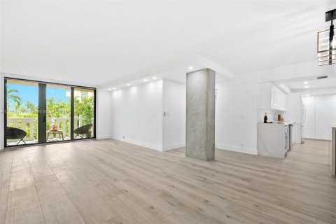 Condo in Key Biscayne, Florida, 2 bedrooms  № 1857100 - photo 9