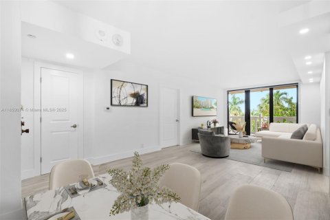 Condo in Key Biscayne, Florida, 2 bedrooms  № 1857100 - photo 1