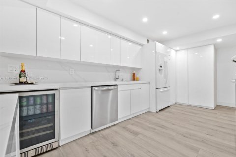Condo in Key Biscayne, Florida, 2 bedrooms  № 1857100 - photo 10
