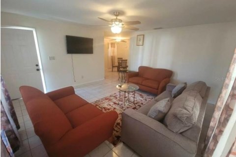 Villa ou maison à louer à Tampa, Floride: 3 chambres, 108.97 m2 № 2399128 - photo 3