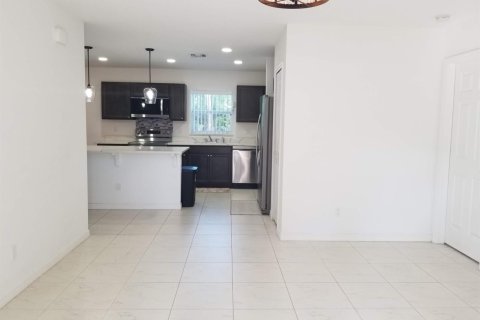 Villa ou maison à louer à St. Lucie, Floride: 4 chambres, 135.27 m2 № 2439158 - photo 3