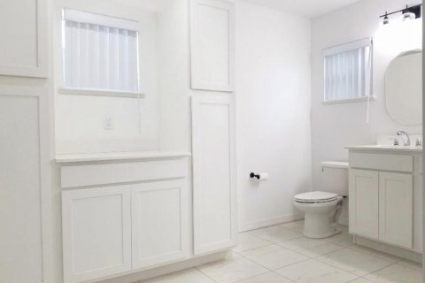 Villa ou maison à louer à St. Lucie, Floride: 4 chambres, 135.27 m2 № 2439158 - photo 16