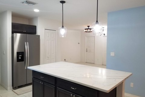 Villa ou maison à louer à St. Lucie, Floride: 4 chambres, 135.27 m2 № 2439158 - photo 6