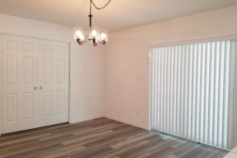 Villa ou maison à louer à St. Lucie, Floride: 4 chambres, 135.27 m2 № 2439158 - photo 10