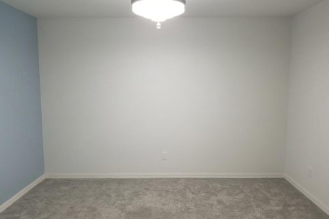 Villa ou maison à louer à St. Lucie, Floride: 4 chambres, 135.27 m2 № 2439158 - photo 12