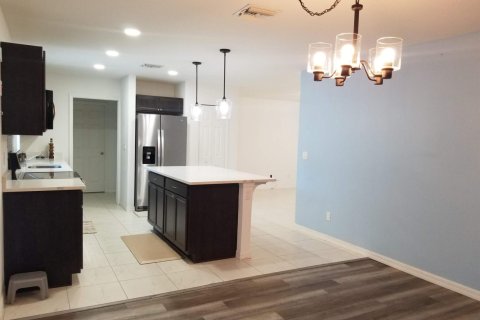 Villa ou maison à louer à St. Lucie, Floride: 4 chambres, 135.27 m2 № 2439158 - photo 9