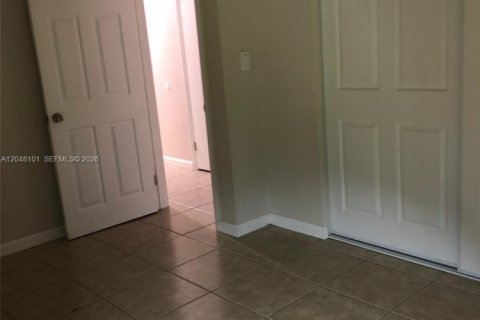 Villa ou maison à louer à Homestead, Floride: 3 chambres, 102.56 m2 № 2263423 - photo 12