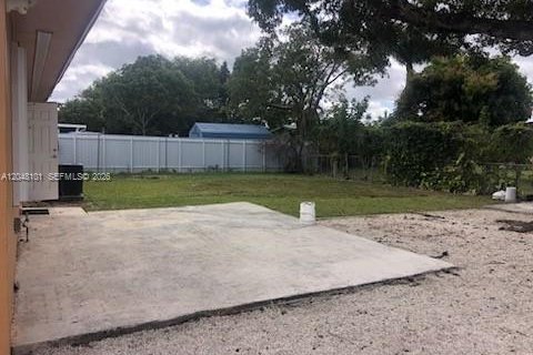 Villa ou maison à louer à Homestead, Floride: 3 chambres, 102.56 m2 № 2263423 - photo 4