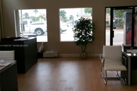 Propiedad comercial en venta en Dania Beach, Florida № 1988322 - foto 3