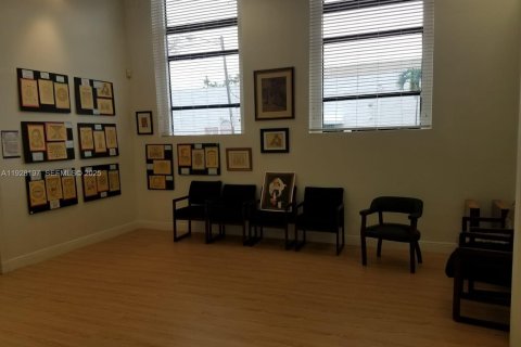 Propiedad comercial en venta en Dania Beach, Florida № 1988322 - foto 9