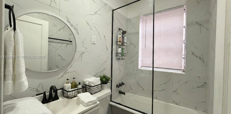 Кондоминиум с 1 спальней в Майами, Флорида № 2017560