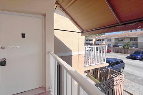 Condo in Doral, Florida, 2 bedrooms  № 1469044 - photo 24