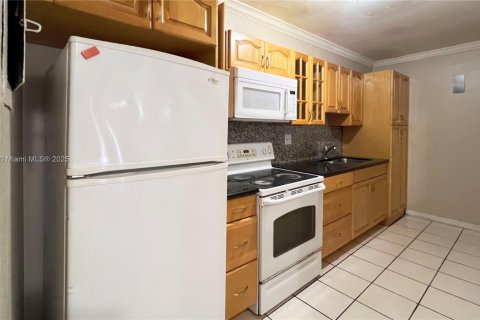 Condo in Doral, Florida, 2 bedrooms  № 1469044 - photo 3