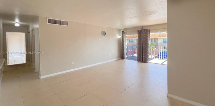 Condo in Doral, Florida, 2 bedrooms  № 1469044