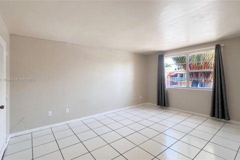 Condo in Doral, Florida, 2 bedrooms  № 1469044 - photo 10