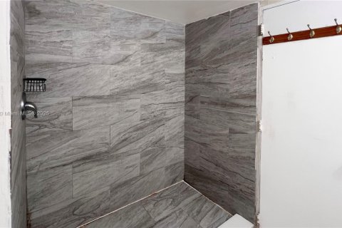 Condo in Doral, Florida, 2 bedrooms  № 1469044 - photo 8