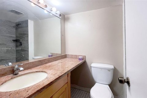 Condo in Doral, Florida, 2 bedrooms  № 1469044 - photo 26