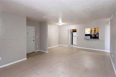 Condo in Doral, Florida, 2 bedrooms  № 1469044 - photo 28