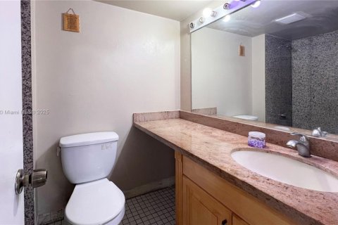 Condo in Doral, Florida, 2 bedrooms  № 1469044 - photo 27
