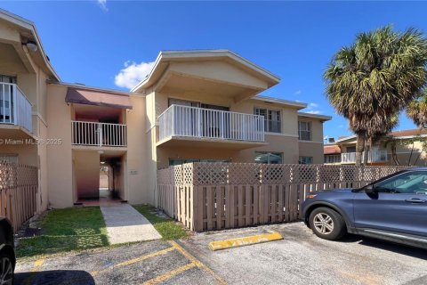 Condo in Doral, Florida, 2 bedrooms  № 1469044 - photo 21