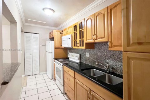 Condo in Doral, Florida, 2 bedrooms  № 1469044 - photo 4