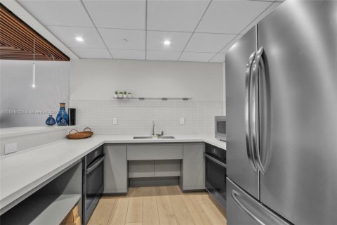 Condo in Miami Beach, Florida, 2 bedrooms  № 1874812 - photo 29