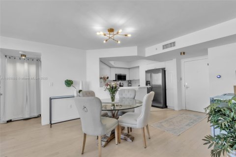 Condo in Miami Beach, Florida, 2 bedrooms  № 1874812 - photo 4